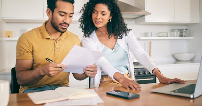 A couple reviewing a retirement budget to estimate their retirement savings target based on monthly expenses and income