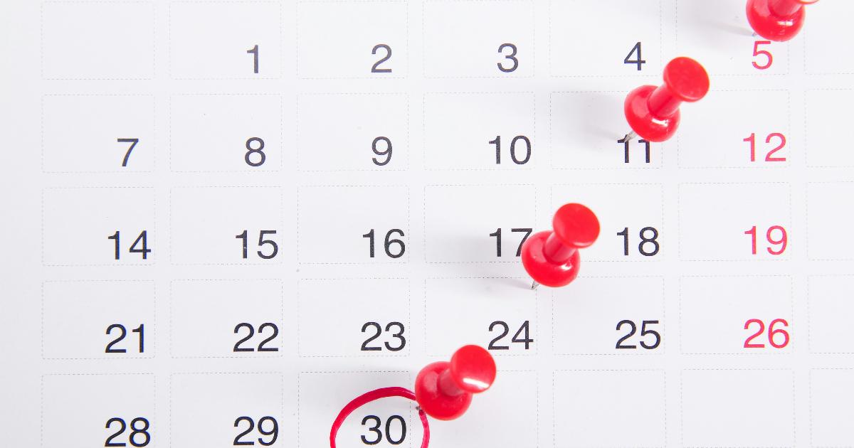 A retirement account statement beside a calendar, illustrating a target-date fund and its long-term investing path